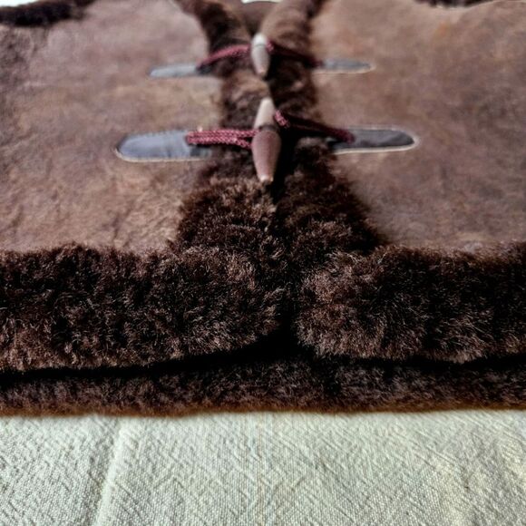Vintage Chocolate Brown Sheepskin Sheared Lining Toggle Button New Zealand Vest - Picture 8 of 10